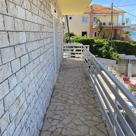 Skender krevet i doručak Trogir